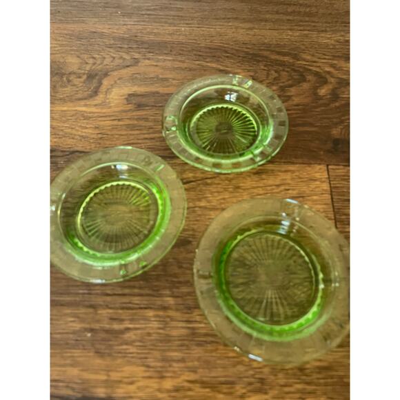 3Hazel Atlas Checkerboard Uranium Glass Ashtray small salesman - Picture 1 of 16